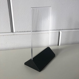 Klika - Menü Standard A6 mit schwarzem Sockel
