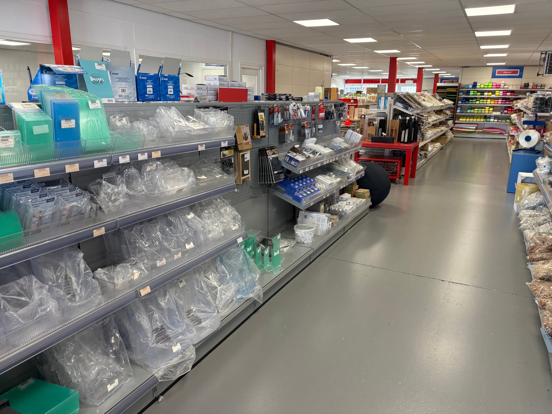Kleinkantoor showroom - kantoorartikelen gangpad